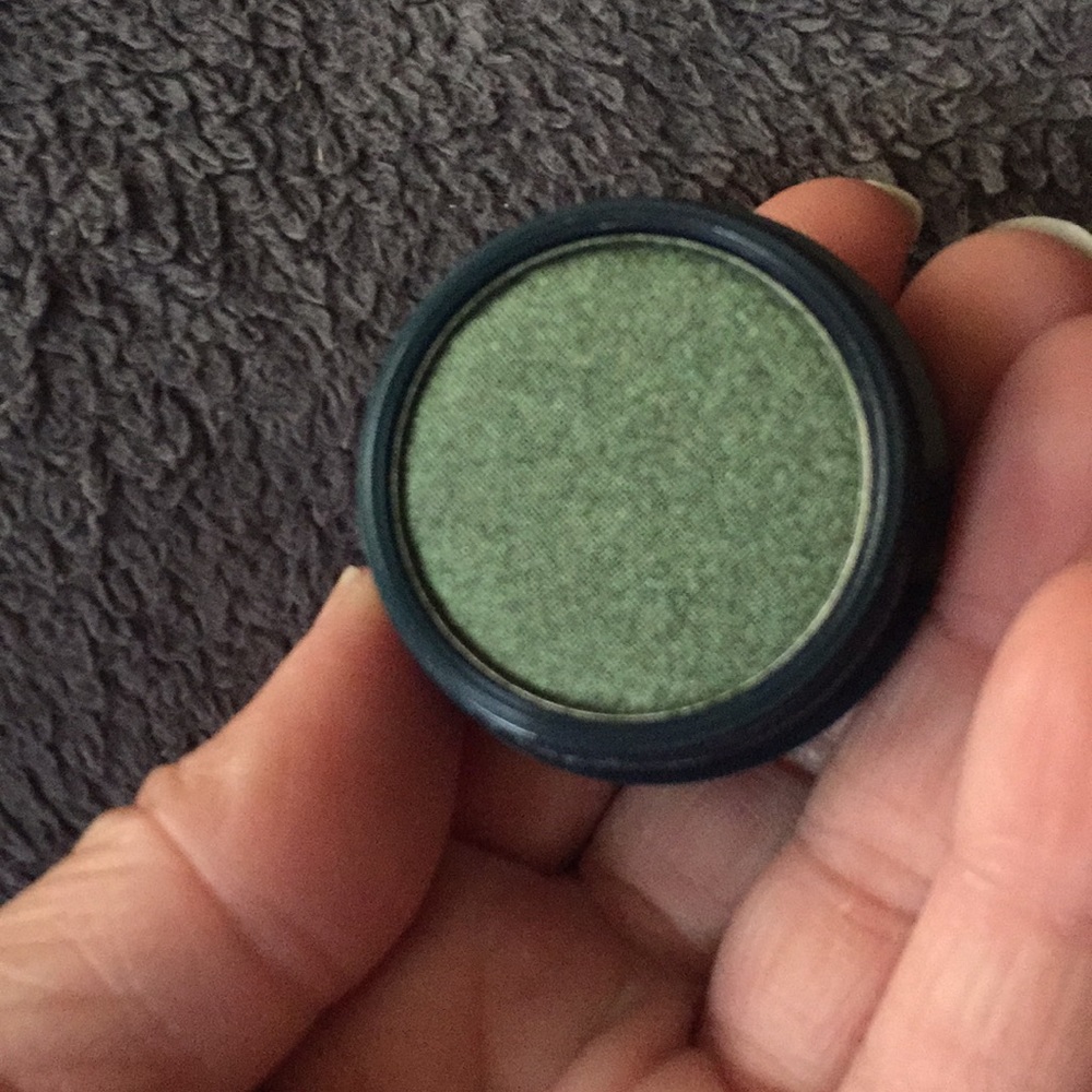 Space Case | Eye shadow - Picture 3 of 4